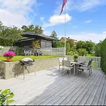 Дом отдыха Spacious House With A Beautiful View For Rent