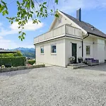 Spacious House With A Beautiful View For Rent Дом отдыха