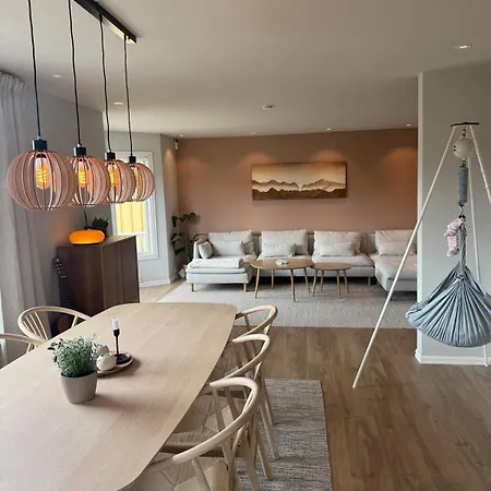 別荘 Spacious House With A Beautiful View For Rent オーレスン