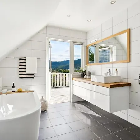 Spacious House With A Beautiful View For Rent 別荘