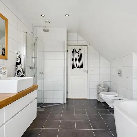 Spacious House With A Beautiful View For Rent オーレスン