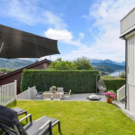 別荘 Spacious House With A Beautiful View For Rent