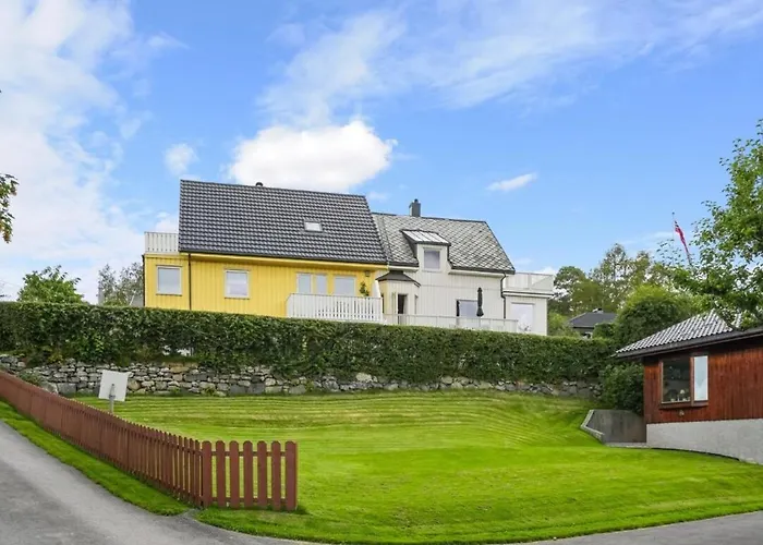 Spacious House With A Beautiful View For Rent Ferienhaus *