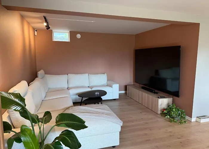 Spacious House With A Beautiful View For Rent Ålesund