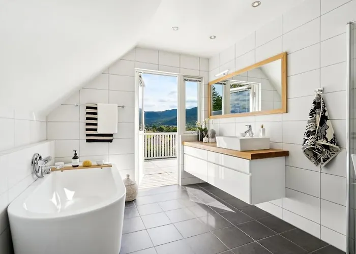 Spacious House With A Beautiful View For Rent Ferienhaus Ålesund