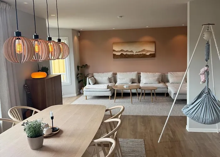 度假居 Spacious House With A Beautiful View For Rent 奥勒松
